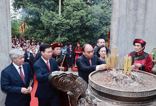 Rinde presidente de Vietnam tributo a legendarios fundadores de la nacion hinh anh 1