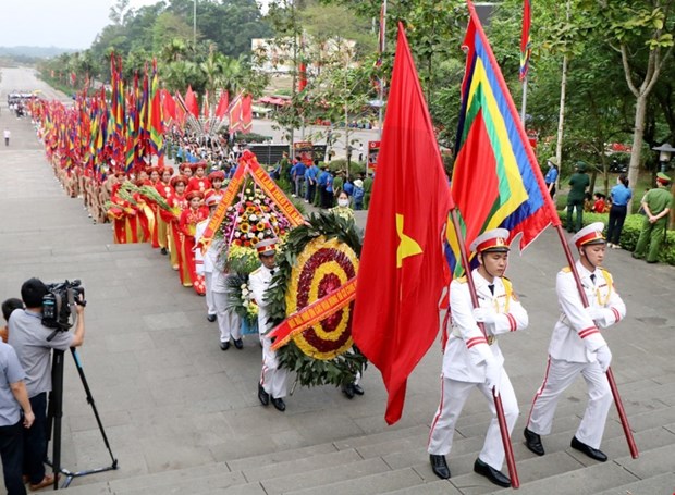 Rinde presidente de Vietnam tributo a legendarios fundadores de la nacion hinh anh 2