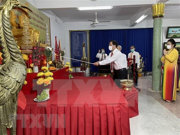 Vietnamitas en Tailandia homenajean a legendarios fundadores de la nacion hinh anh 1