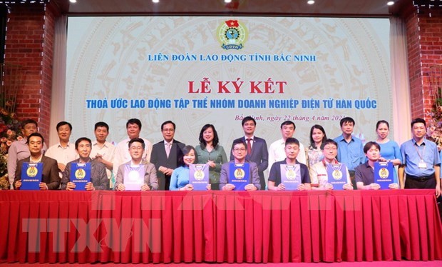 Empresas surcoreanas firman convenio colectivo de trabajo con trabajadores vietnamitas hinh anh 1