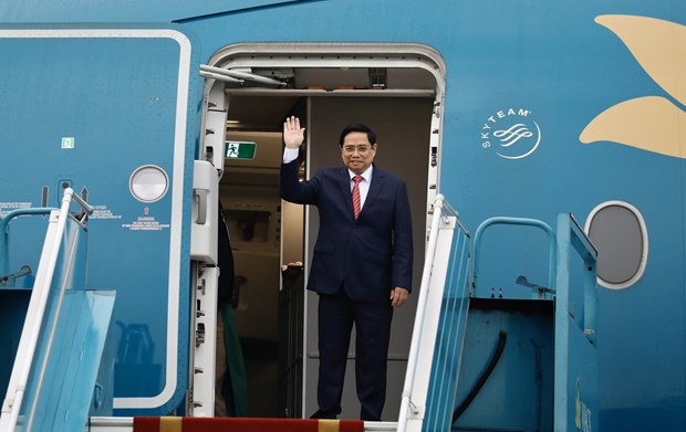 Premier de Vietnam viaja a Indonesia para asistir a Cumbre de ASEAN hinh anh 1