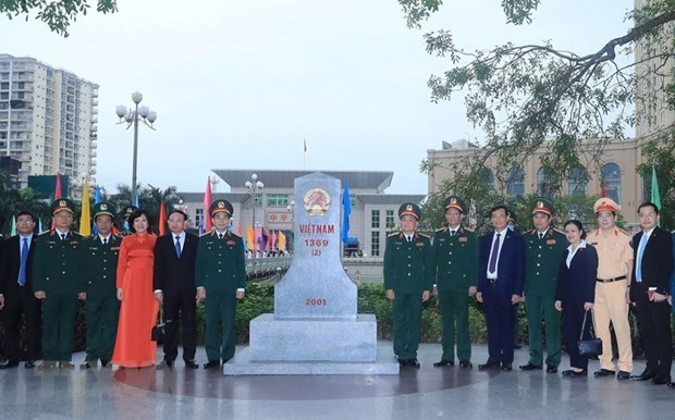 Continuan actividades de intercambio de defensa fronteriza Vietnam - China hinh anh 1