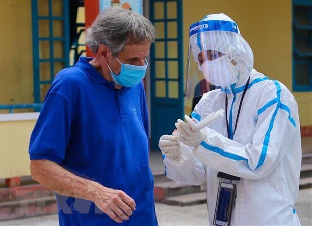 Aumenta el numero de personas vacunadas contra COVID-19 en Vietnam hinh anh 1