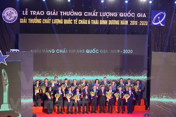 Numerosas empresas vietnamitas reciben premios nacional e internacional de calidad hinh anh 1