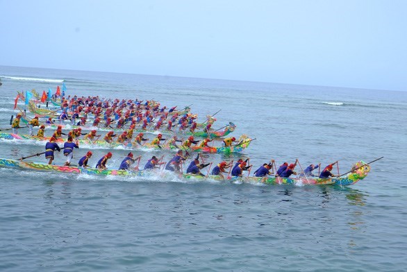 Reconocen festival de carreras de barcos de Ly Son como patrimonio nacional de Vietnam hinh anh 1