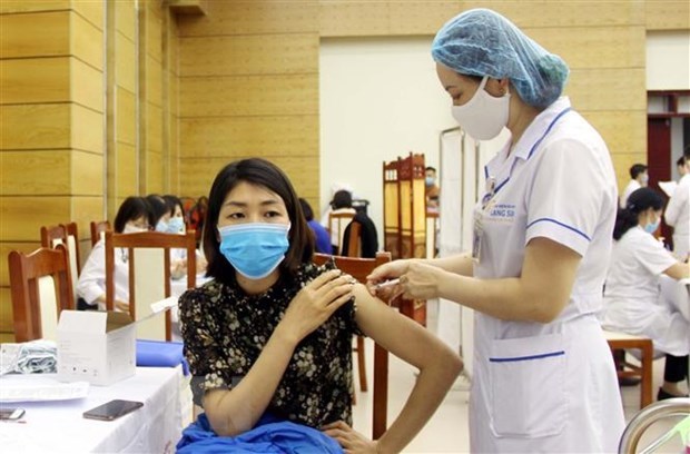 Vietnam acelera vacunacion contra la epidemia de COVID-19 hinh anh 1