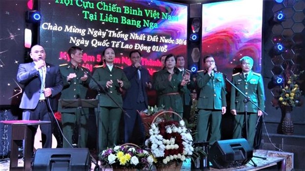 Vietnamitas en Rusia celebran el Dia de reunificacion nacional hinh anh 1
