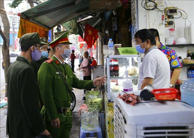 Provincias vietnamitas refuerzan medidas de prevencion contra el COVID-19 hinh anh 2
