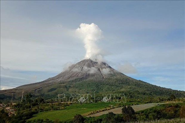 Volcan Sinabung en Indonesia continua activo hinh anh 1