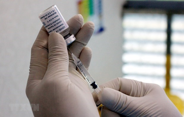 Hanoi ofrecera vacunas antiCOVID-19 gratuitas a residentes de 18 a 65 anos hinh anh 1
