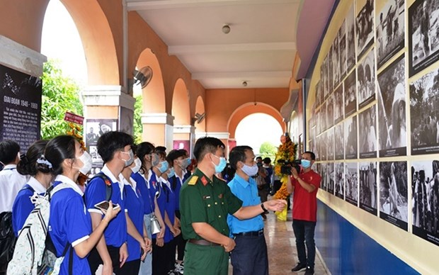 Exposicion en Ciudad Ho Chi Minh resalta trayectoria revolucionaria del Tio Ho hinh anh 1