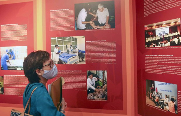 Realizan exposicion sobre seguimiento del ejemplo moral y pensamiento de Ho Chi Minh hinh anh 2