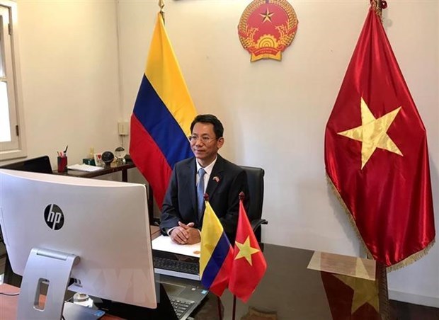 Embajador de Vietnam entrega cartas credenciales al presidente de Colombia hinh anh 1