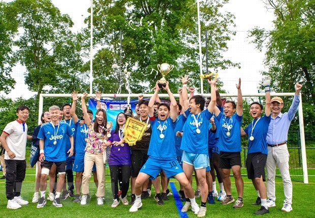 Vietnamitas organizan torneo de futbol en Francia hinh anh 1