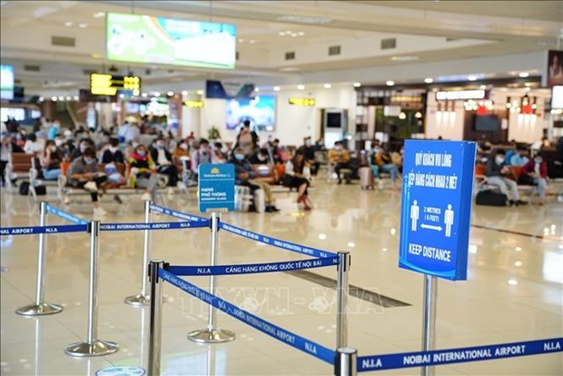 Exigen resultado negativo del COVID-19 a pasajeros de vuelos hacia o desde Ciudad Ho Chi Minh hinh anh 1