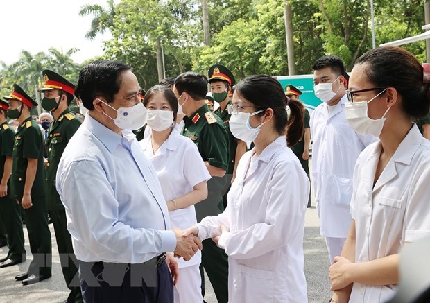 Vietnam lanza mayor campana nacional de vacunacion contra COVID-19 hinh anh 2