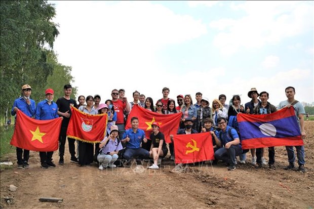Estudiantes vietnamitas participan en sabados comunistas en Rusia hinh anh 1