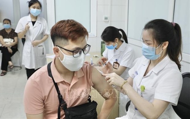 Administran primera dosis de vacuna vietnamita Nano Covax en su ultima fase de ensayo hinh anh 1