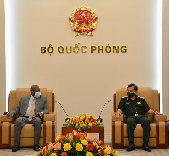 Fortalecen cooperacion de defensa entre Vietnam y Mozambique hinh anh 1
