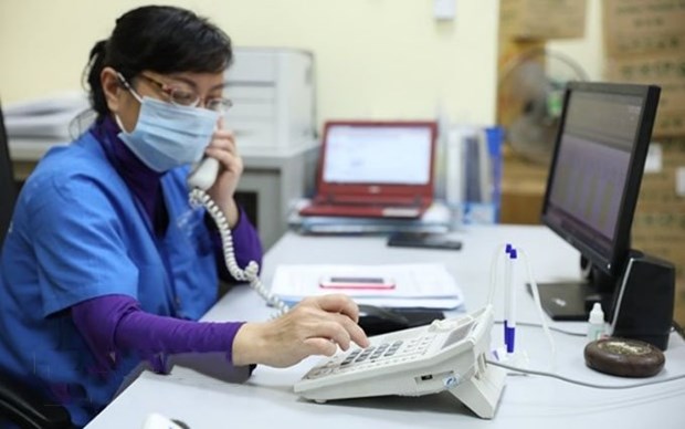 Medicos vietnamitas ofrecen consultas gratuitas en medio de la pandemia hinh anh 1