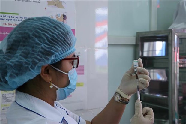 Realizan vacunacion contra COVID-19 para personas en zonas fronterizas de Vietnam hinh anh 1