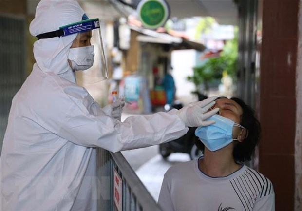 Vietnam reporta cuatro mil 795 casos nuevos del COVID-19 hinh anh 1