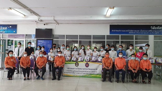 Estudiantes vietnamitas en Tailandia reciben apoyo de compatriotas hinh anh 1