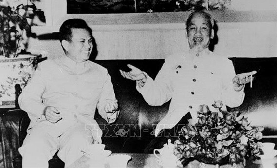 Destaca diario laosiano relaciones especiales entre Vietnam y su pais hinh anh 1