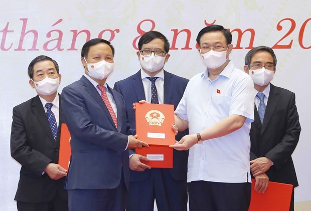 Presidente de Asamblea Nacional de Vietnam destaca aportes de diputados retirados hinh anh 1