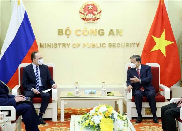 Ministro vietnamita de Seguridad Publica recibe a embajador de Rusia hinh anh 1