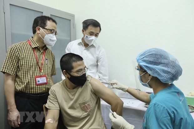 Empenado en asegurar exito de ensayo clinico de vacuna ARCT-154 producida por Vietnam hinh anh 1
