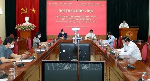 Efectuan coloquio sobre Presidente Ho Chi Minh con motivo de efemerides nacionales hinh anh 2