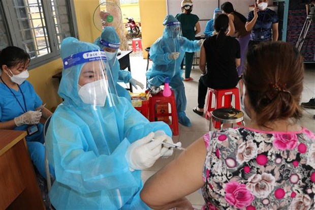 Provincia vietnamita de Binh Duong avanza en vacunacion masiva hinh anh 1