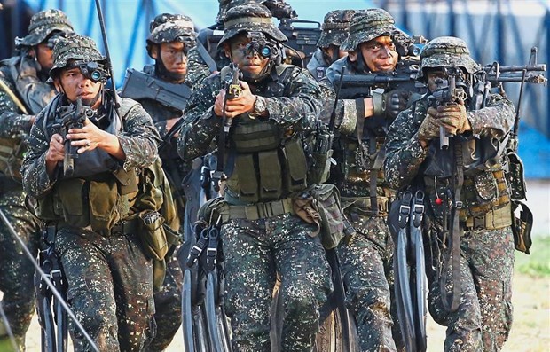 Filipinas enviara miles soldados adicionales a islas surenas para combatir el terrorismo hinh anh 1