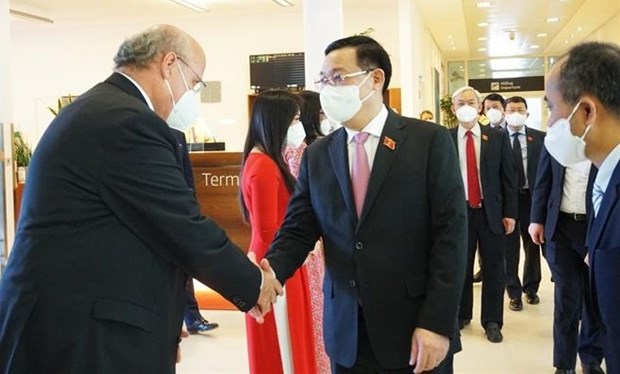 Dirigente legislativo vietnamita arriba a Austria para participar en Conferencia de Presidentes de Parlamento hinh anh 1