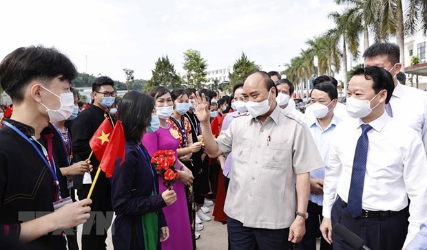 Presidente de Vietnam alienta a estudiantes de minorias en provincia de Yen Bai hinh anh 1