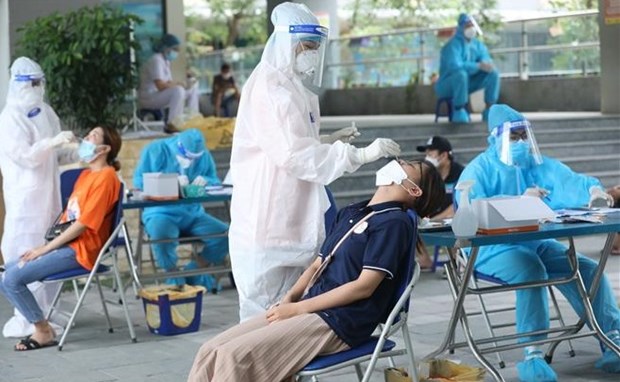 Hanoi acelera pruebas y vacunacion contra el COVID-19 hinh anh 1