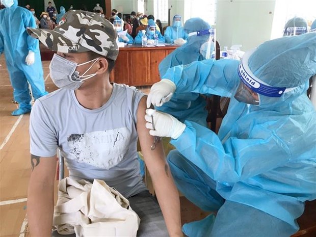 Provincia vietnamita de Binh Duong acelera vacunacion contra el COVID-19 hinh anh 1