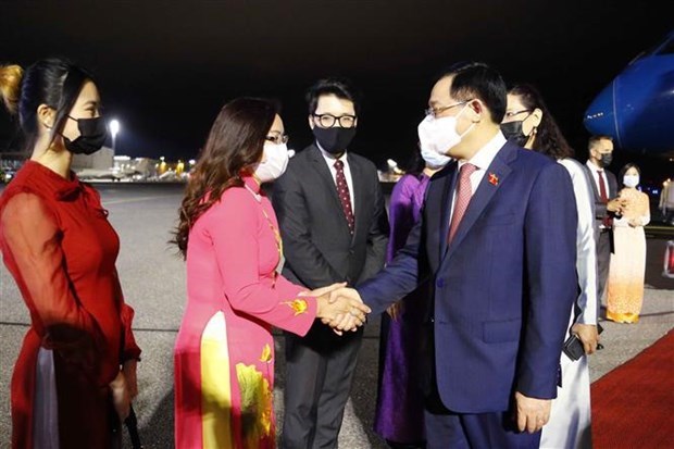 Presidente de la Asamblea Nacional de Vietnam inicia una visita oficial a Finlandia hinh anh 1
