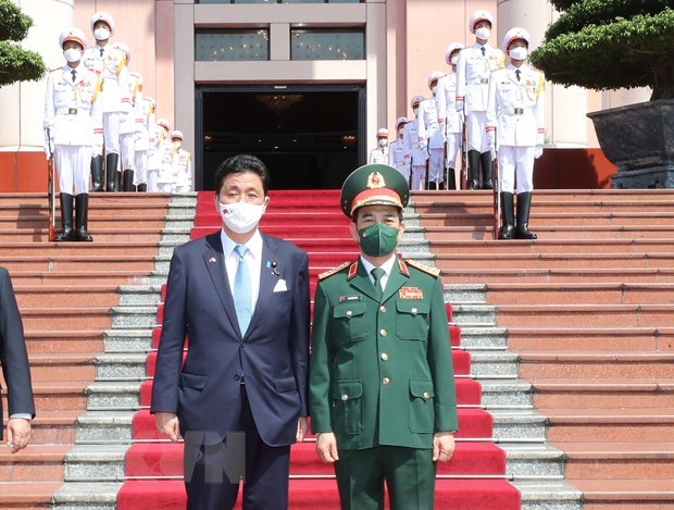 Vietnam y Japon por agilizar lazos militares en nueva etapa hinh anh 1