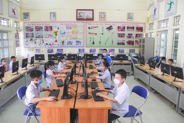 Numerosas empresas vietnamitas realizan donativos a programa de estudio en linea hinh anh 1