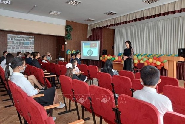 Inauguran clases de idioma vietnamita en la escuela Ho Chi Minh en Ucrania hinh anh 1