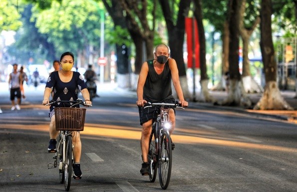 Hanoi reabrira manana espacios recreativos y centros comerciales hinh anh 1