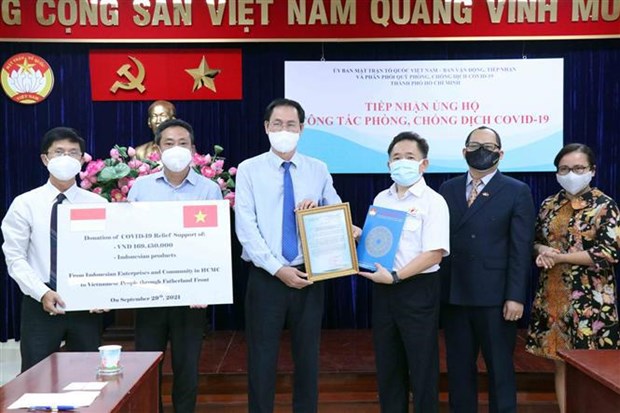 Empresas extranjeras respaldan lucha contra COVID-19 en Ciudad Ho Chi Minh hinh anh 1