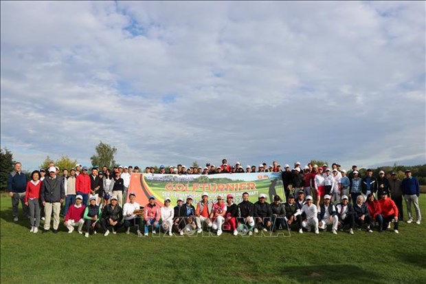 Vietnamitas en Alemania organiza Torneo de Golf de Amistad hinh anh 1