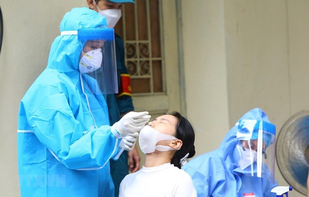 Vietnam mantiene tendencia decreciente de casos nuevos de COVID-19 hinh anh 1