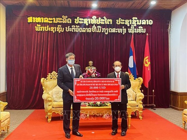 Hanoi apoya a provincia laosiana en la lucha contra el COVID-19 hinh anh 1