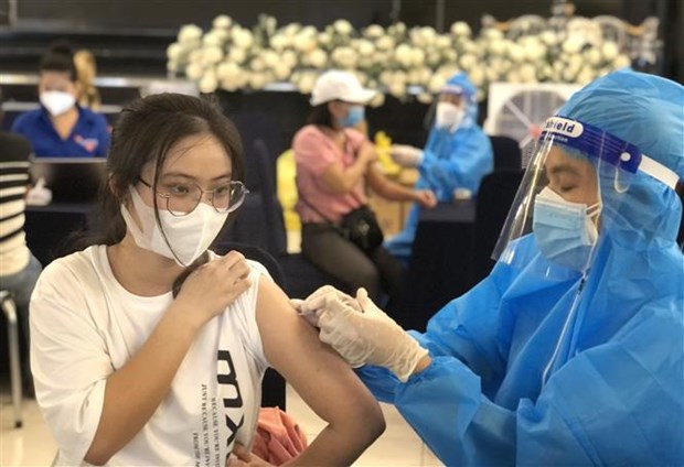 Unen esfuerzos para asegurar suministro de vacunas contra el COVID-19 para Vietnam hinh anh 2