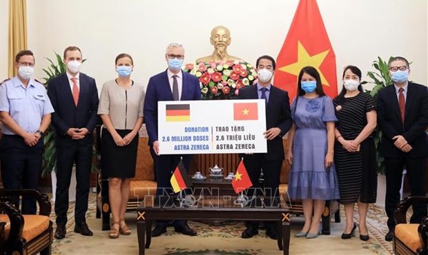 Valiosos aportes de comunidades internacionales a lucha contra COVID-19 en Vietnam hinh anh 1