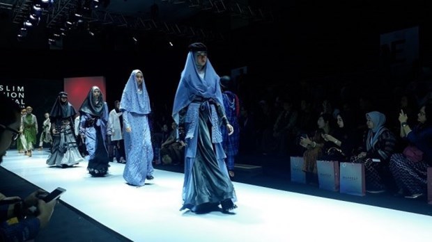 Indonesia se centrara en el desarrollo del sector de moda islamica hinh anh 1